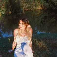 Ouve Olalla.Lux, vê vídeos de música, lê a biografia, vê as datas da digressão e muito mais!