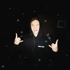 Будь Добр सुनें, म्यूज़िक वीडियो देखें, बायो पढ़ें, दौरे की तारीखें और बहुत कुछ देखें!