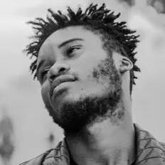 Hör dir Elio Weezy an, schau dir Musikvideos an, lies die Biografie, finde Tourdaten und mehr!