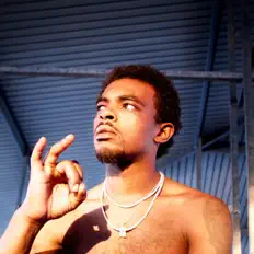 Tone Sxvxgeを聴いたり、ミュージックビデオを鑑賞したり、経歴やツアー日程などを確認したりしましょう！