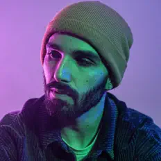 Poslechněte si interpreta Midnight Ambassador, sledujte hudební videa, přečtěte si životopis, podívejte se na data turné a další informace.