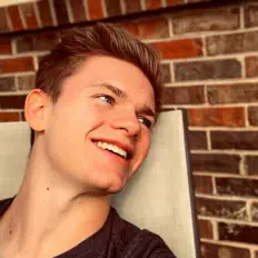 Poslechněte si interpreta Wes DeFord, sledujte hudební videa, přečtěte si životopis, podívejte se na data turné a další informace.