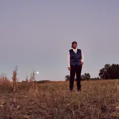 Hör dir Young Ayo’ an, schau dir Musikvideos an, lies die Biografie, finde Tourdaten und mehr!