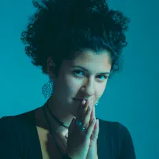 Ouça Talya Amira, assista a videoclipes, leia a biografia, veja as datas das turnês e mais!