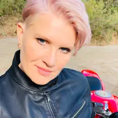 MotoGirl: песни, клипы, биография, даты выступлений и многое другое.