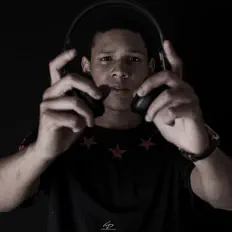 Reinaldo Silvaを聴いたり、ミュージックビデオを鑑賞したり、経歴やツアー日程などを確認したりしましょう！