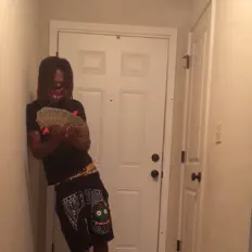 收听 Auto Redd、观看音乐视频、阅读小传、查看巡演日期等 ！