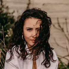 Ακούστε περιεχόμενο από Erin Kia, παρακολουθήστε μουσικά βίντεο, διαβάστε το βιογραφικό, δείτε ημερομηνίες περιοδείας, και πολλά ακόμη!