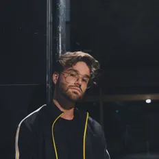 Ascolta D8, guarda video musicali, leggi la biografia, vedi le date del tour & altro!