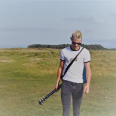 收听 Forrest Beard、观看音乐视频、阅读小传、查看巡演日期等 ！