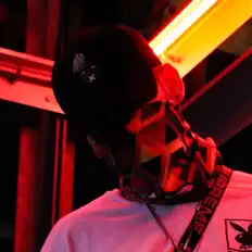 Minas सुनें, म्यूज़िक वीडियो देखें, बायो पढ़ें, दौरे की तारीखें और बहुत कुछ देखें!