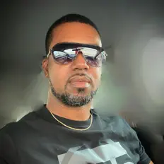 收听 Joshua Cleveland、观看音乐视频、阅读小传、查看巡演日期等 ！