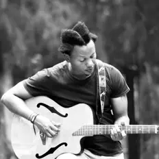 Chrispinを聴いたり、ミュージックビデオを鑑賞したり、経歴やツアー日程などを確認したりしましょう！