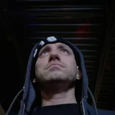 Hör dir Fraytus an, schau dir Musikvideos an, lies die Biografie, finde Tourdaten und mehr!