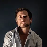 Escucha a undefined, mira vídeos musicales, lee la biografía, consulta fechas de giras y mucho más.