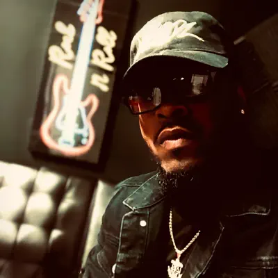 Listen to Black Papiii, watch music videos, read bio, see tour dates & more!