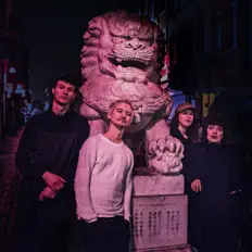 Listen to Aarde aan Daan, watch music videos, read bio, see tour dates & more!