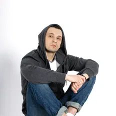 LIL dEE सुनें, म्यूज़िक वीडियो देखें, बायो पढ़ें, दौरे की तारीखें और बहुत कुछ देखें!