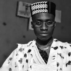 聆聽 BL!NK、觀看音樂影片、閱讀小傳、查看巡演日期等！