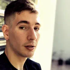 Poslechněte si interpreta Lasarte, sledujte hudební videa, přečtěte si životopis, podívejte se na data turné a další informace.
