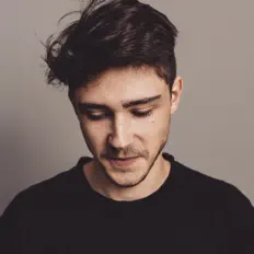 聆聽 PinkPanda、觀看音樂影片、閱讀小傳、查看巡演日期等！