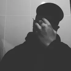 Poslechněte si interpreta JEIVOS, sledujte hudební videa, přečtěte si životopis, podívejte se na data turné a další informace.