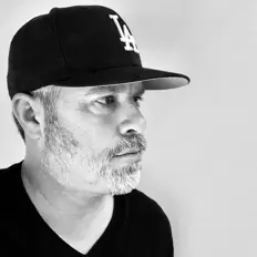 聆聽 Sijay、觀看音樂影片、閱讀小傳、查看巡演日期等！