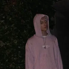 Écoutez osseus blxck, regardez des vidéoclips, lisez la biographie, consultez les dates de tournée et plus encore !