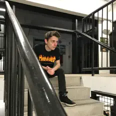 Ascolta Young Joey, guarda video musicali, leggi la biografia, vedi le date del tour & altro!