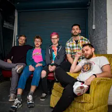 Ακούστε περιεχόμενο από Versio Curs, παρακολουθήστε μουσικά βίντεο, διαβάστε το βιογραφικό, δείτε ημερομηνίες περιοδείας, και πολλά ακόμη!