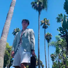 聆聽 NICKYJ、觀看音樂影片、閱讀小傳、查看巡演日期等！