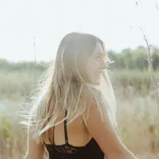 Hör dir Cait an, schau dir Musikvideos an, lies die Biografie, finde Tourdaten und mehr!