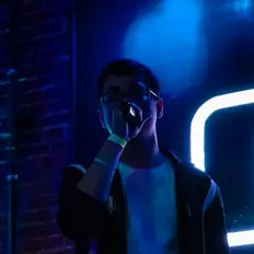 聆聽 ADAM.WILD、觀看音樂影片、閱讀小傳、查看巡演日期等！
