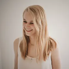 Lydia Lauren सुनें, म्यूज़िक वीडियो देखें, बायो पढ़ें, दौरे की तारीखें और बहुत कुछ देखें!