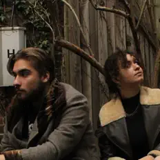 Garden Partyを聴いたり、ミュージックビデオを鑑賞したり、経歴やツアー日程などを確認したりしましょう！