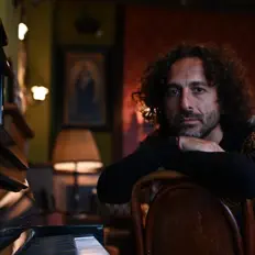 Escucha a Muhlis Gedik, mira videos musicales, lee su biografía, consulta las fechas de las gira y más.