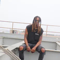 Ouça SWIMS, assista a videoclipes, leia a biografia, veja as datas das turnês e mais!