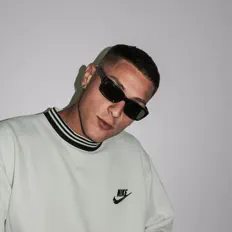 Les Angelを聴いたり、ミュージックビデオを鑑賞したり、経歴やツアー日程などを確認したりしましょう！