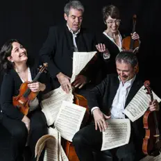 Ascolta Quatuor Midi-Minuit, guarda video musicali, leggi la biografia, vedi le date del tour & altro!