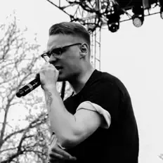 Dengarkan KC Hendricks, tonton video musik, baca bio, lihat tanggal tur & lainnya!