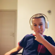 Dengarkan MB BEST, tonton video musik, baca bio, lihat tanggal tur & lainnya!