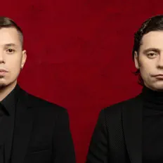 Poslechněte si interpreta Сарма 38, sledujte hudební videa, přečtěte si životopis, podívejte se na data turné a další informace.