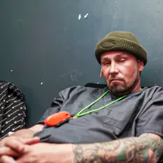 Ouve Brent Brooks, vê vídeos de música, lê a biografia, vê as datas da digressão e muito mais!