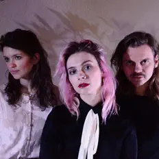 Escucha a Ghost Pony, mira videos musicales, lee su biografía, consulta las fechas de las gira y más.