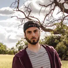 聆聽 Nico、觀看音樂影片、閱讀小傳、查看巡演日期等！