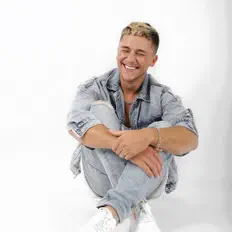 Ascolta Энвер Каримов, guarda video musicali, leggi la biografia, vedi le date del tour & altro!