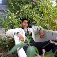 Poslechněte si interpreta Bossd, sledujte hudební videa, přečtěte si životopis, podívejte se na data turné a další informace.