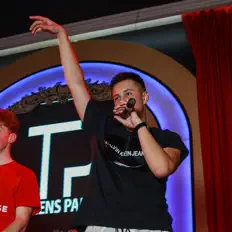 zstedyyyを聴いたり、ミュージックビデオを鑑賞したり、経歴やツアー日程などを確認したりしましょう！