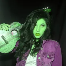 Hör dir molly. an, schau dir Musikvideos an, lies die Biografie, finde Tourdaten und mehr!