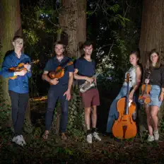 Dengarkan Crome, tonton video musik, baca bio, lihat tanggal tur & lainnya!